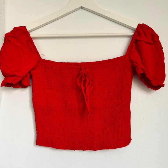 Aritzia Wilfred smocked crop top - Picture 1 of 2